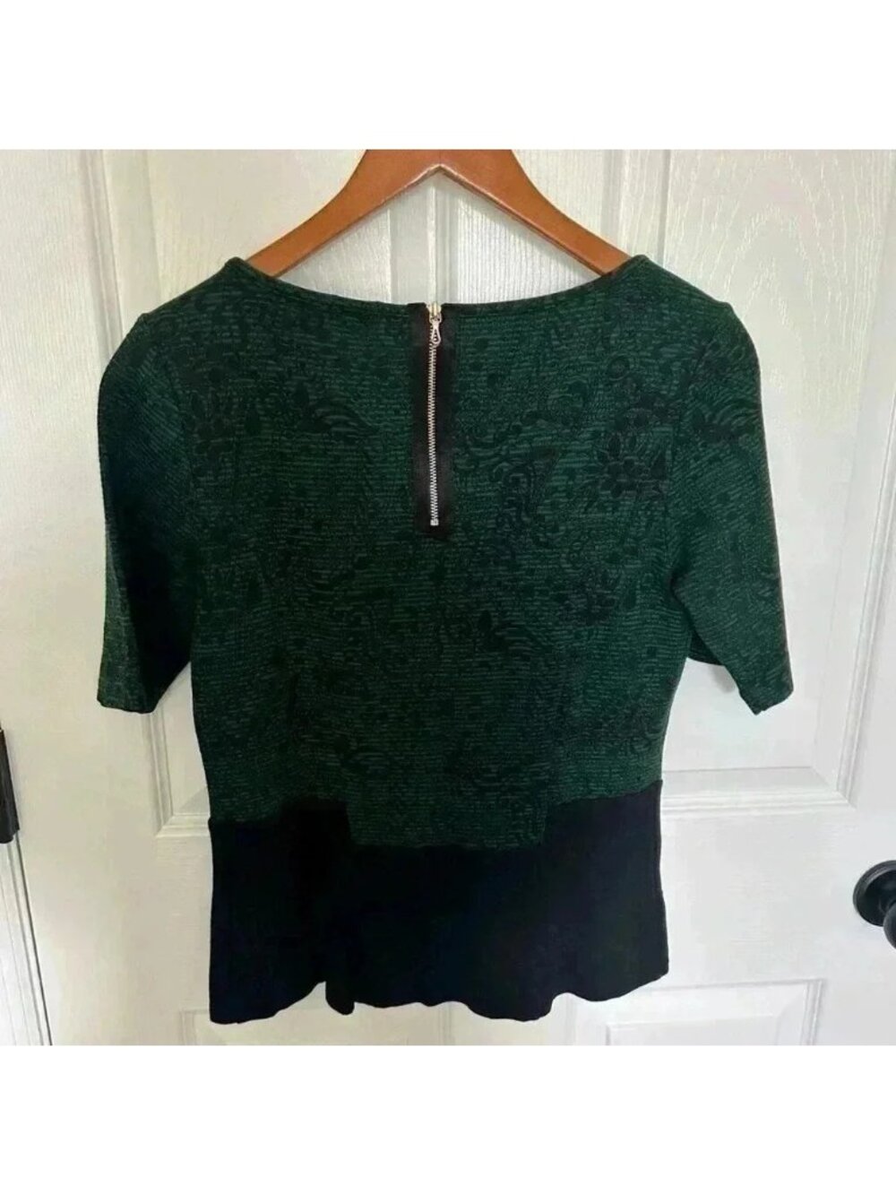 Top Size Small - Picture 2 of 2